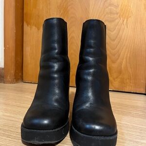 Women’s Steve Madden 4inch heel boot- black size 7.5